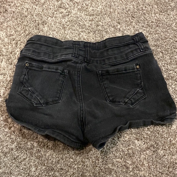 Black jean shorts - Picture 2 of 3